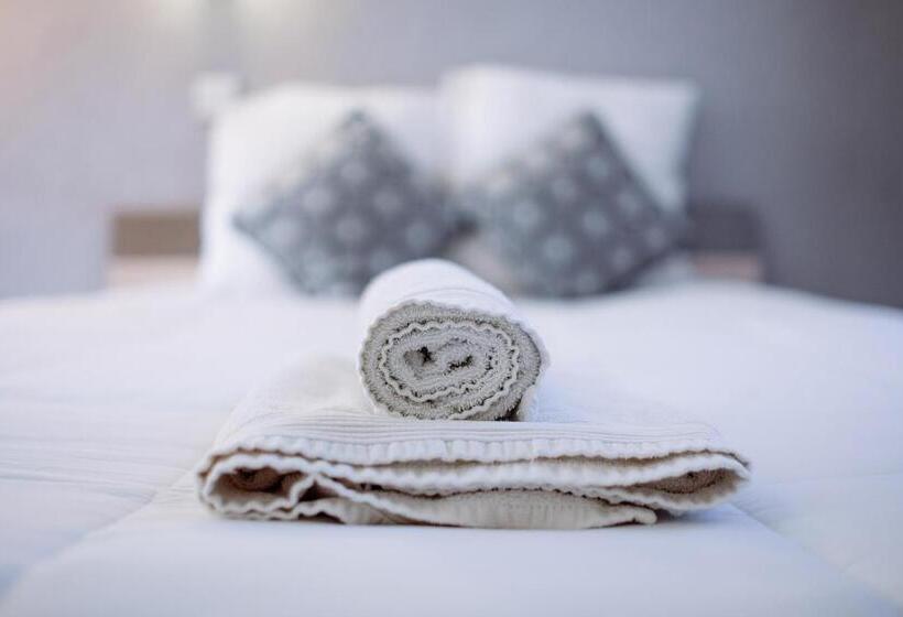 اتاق استاندارد چهار تخته, Hôtel Pedussaut