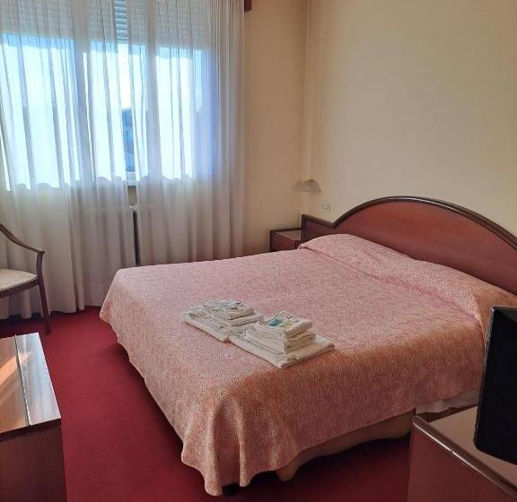 Economy Quadruple Room, Internazionale