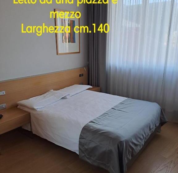 اتاق لوکس, Internazionale