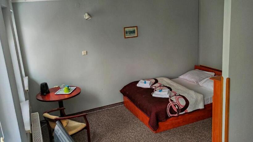 اتاق استاندارد سه نفره, Ośrodek Konferencyjno Wypoczynkowy Krucze Skały W Karpaczu
