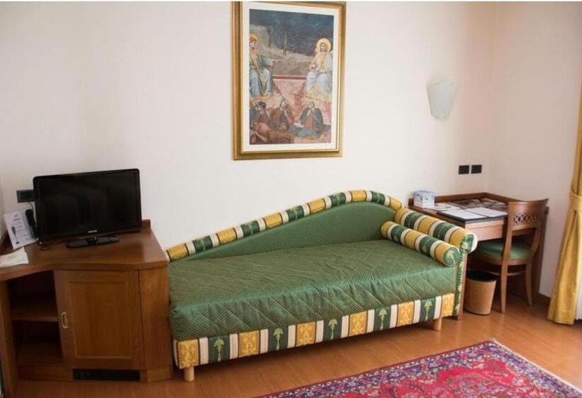 3-Bett-Standardzimmer, Piroga Padova