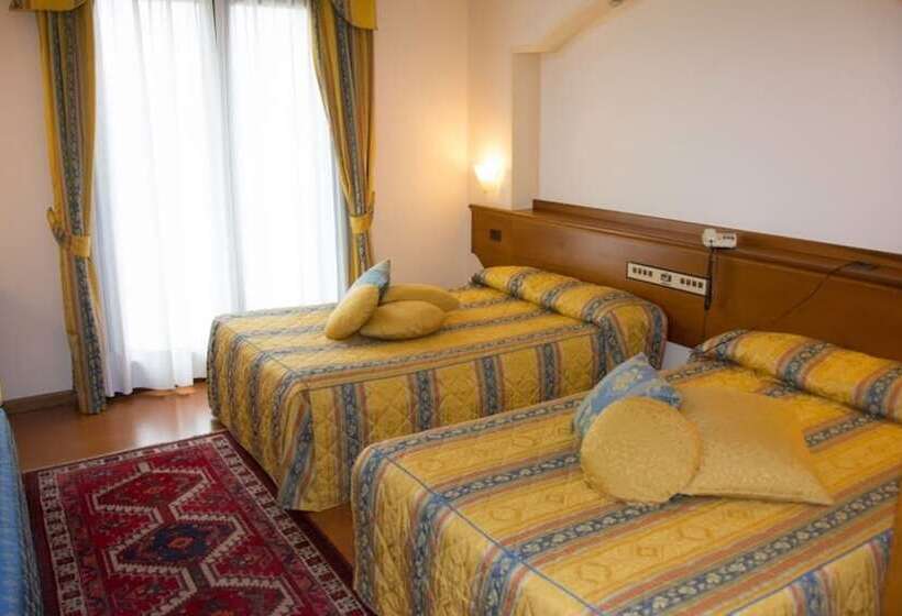 3-Bett-Standardzimmer, Piroga Padova