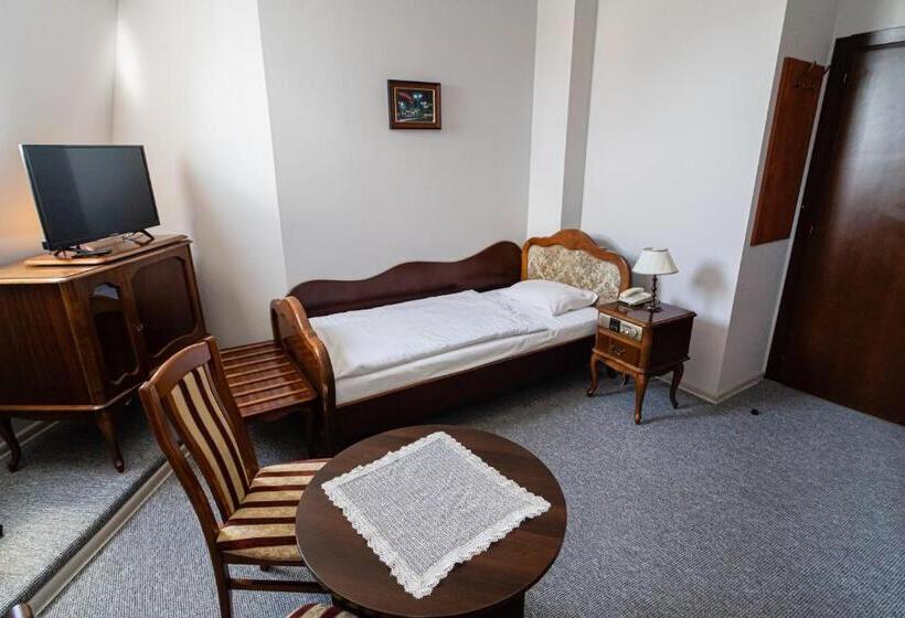 Standard Single Room, Polonia