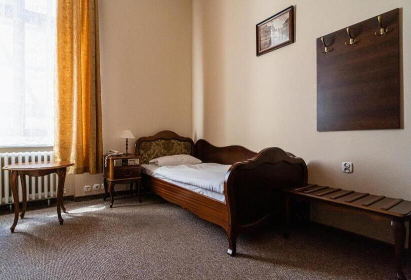 Standard Single Room, Polonia