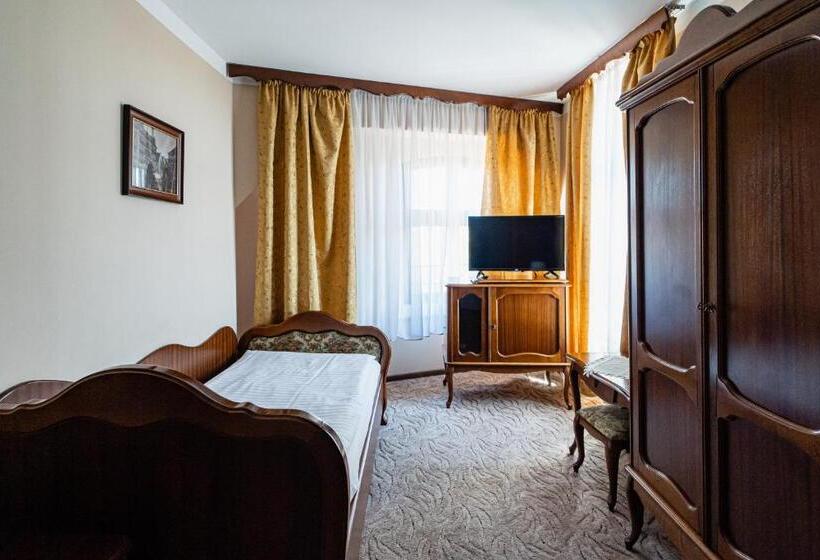 Standard Single Room, Polonia