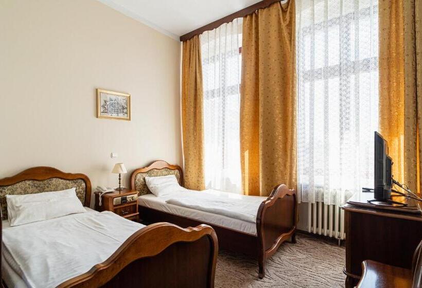 Standard Room, Polonia