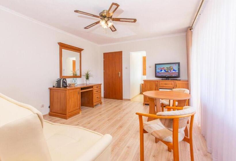 آپارتمان 1 خوابه, Apartament Rades