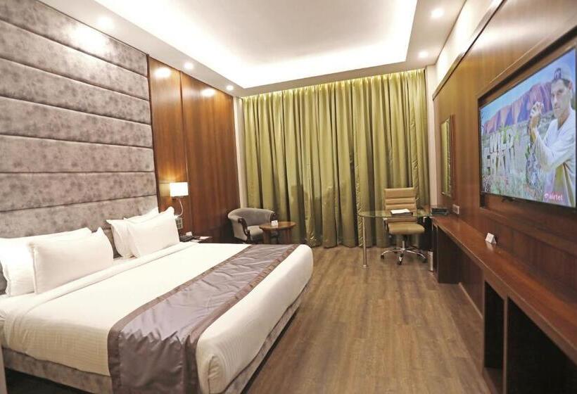 غرفة قياسية سرير كينج, Ramada By Wyndham Jamshedpur