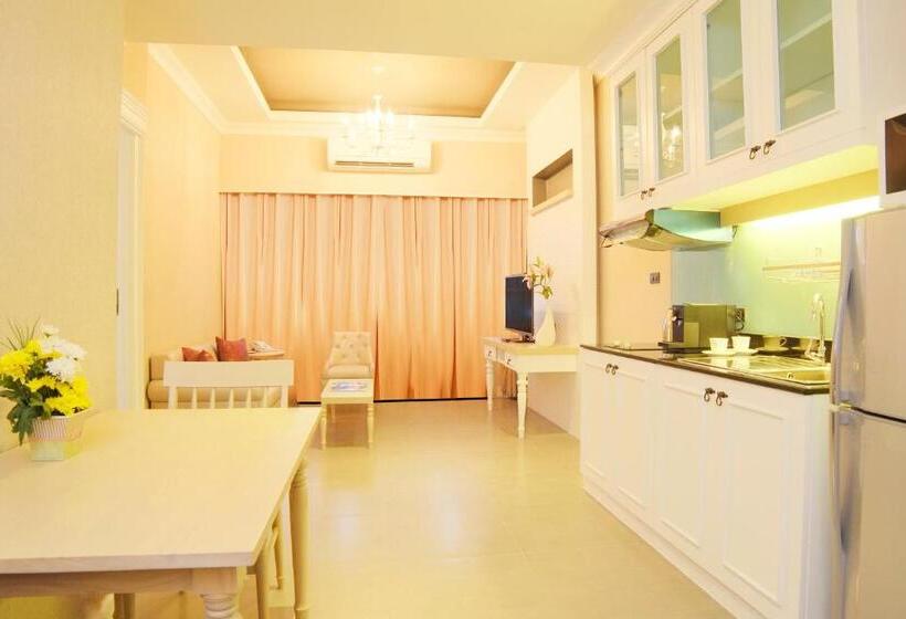 سوییت اجرایی, The Raya Surawong Bangkok