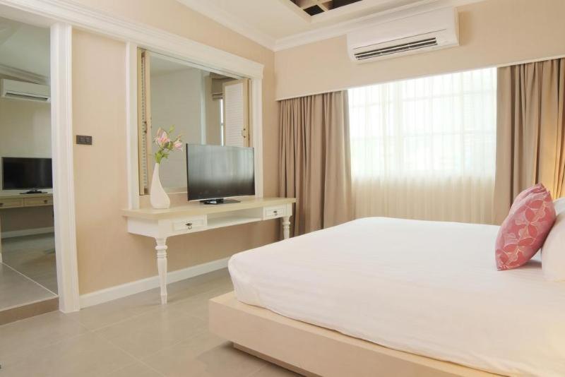 اتاق استاندارد, The Raya Surawong Bangkok