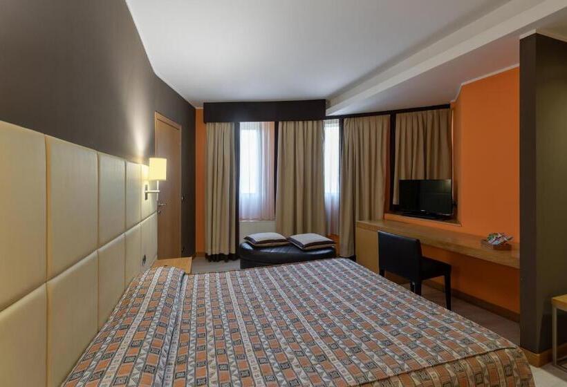 اتاق استاندارد سه نفره, Motel Futura