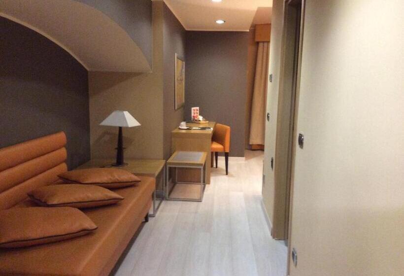 اتاق استاندارد سه نفره, Motel Futura