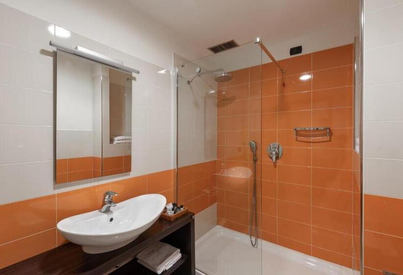 اتاق استاندارد, Motel Futura