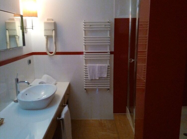 اتاق استاندارد سه نفره, Motel Futura