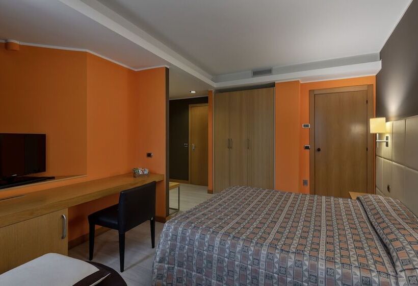 اتاق استاندارد سه نفره, Motel Futura