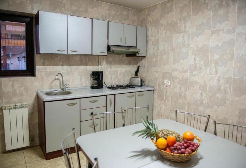 سوییت با چشم‌انداز کوه, Casa Maia
