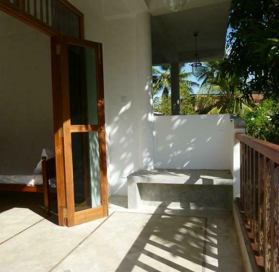 اتاق لوکس با بالکن, Villa Unawatuna