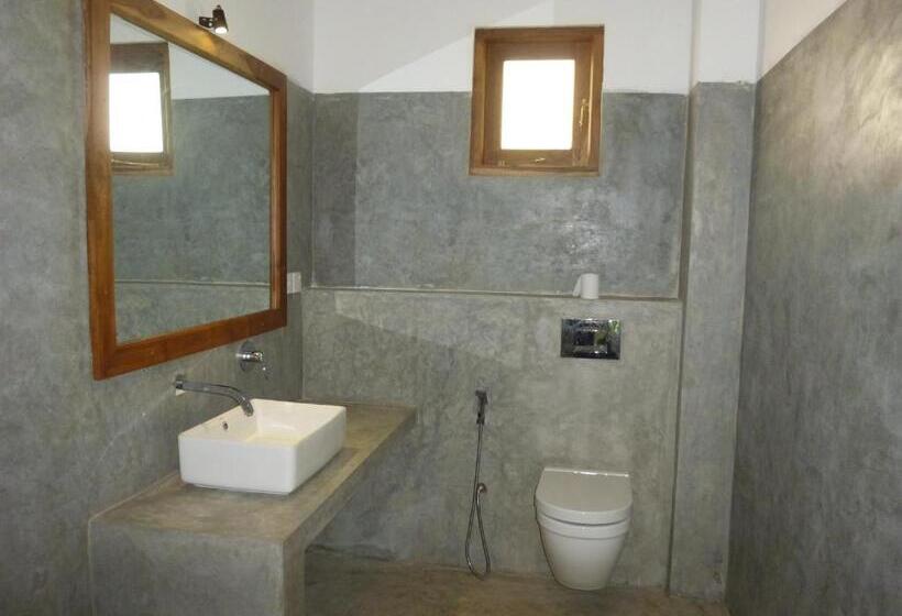 اتاق لوکس با بالکن, Villa Unawatuna