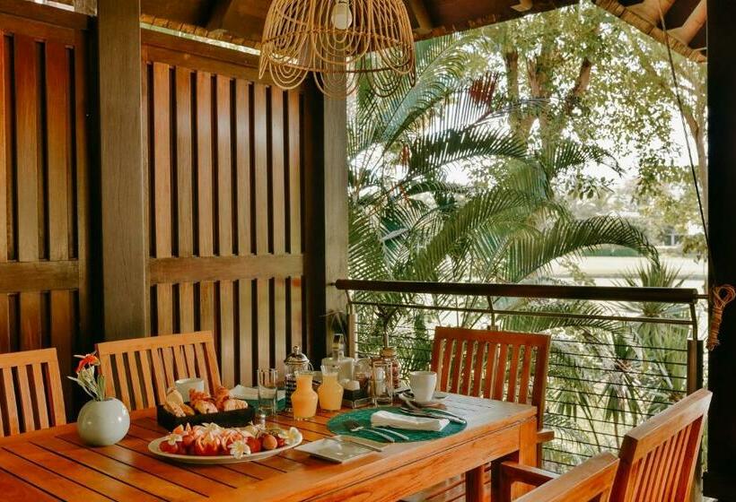 سوییت پرستیژ, Anahita Golf & Spa Resort