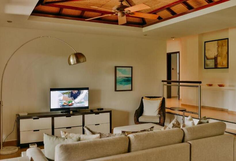 سوییت پرستیژ, Anahita Golf & Spa Resort