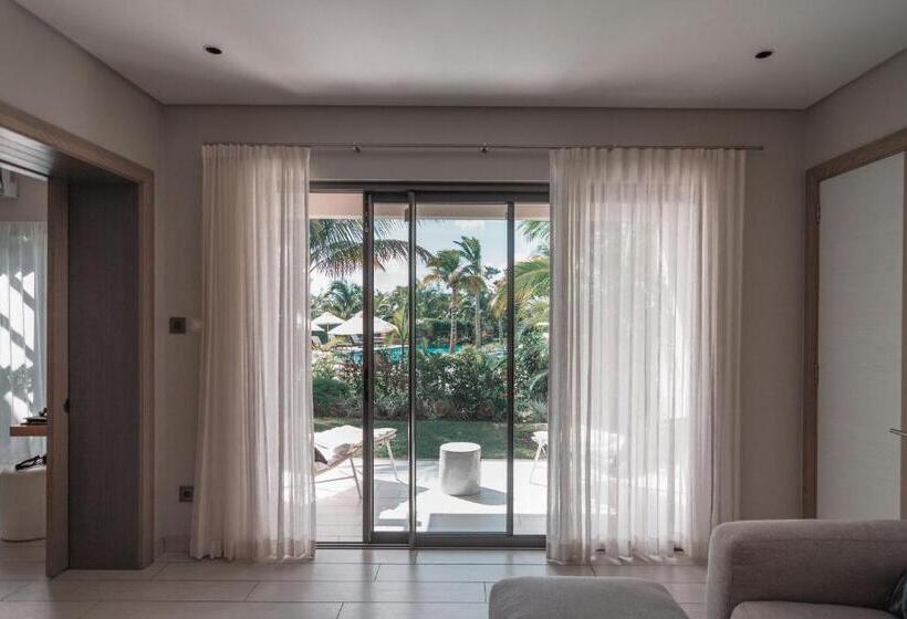 سوئیت جونیور با چشم‌انداز باغ, Anahita Golf & Spa Resort