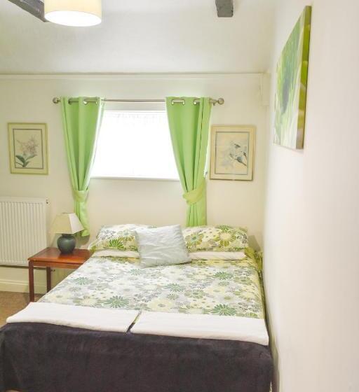 اتاق استاندارد, Gatwick Castle B&b
