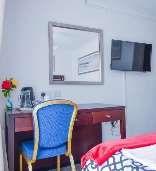 اتاق استاندارد, Gatwick Castle B&b
