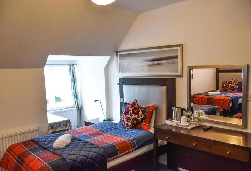 اتاق استاندارد سه نفره, Gatwick Castle B&b