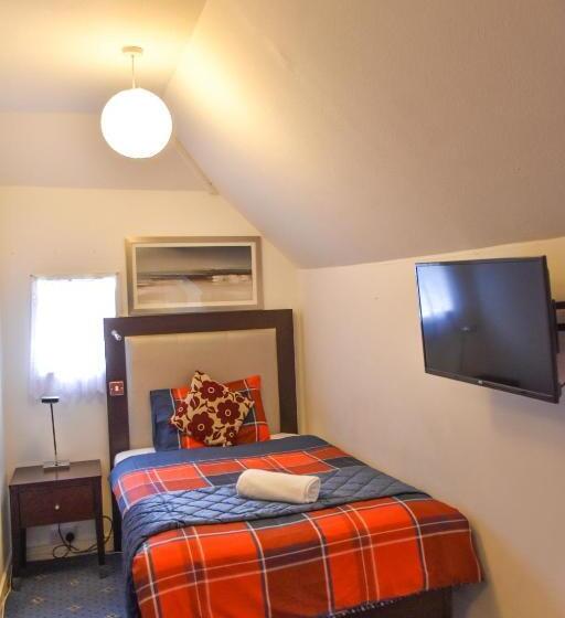 اتاق استاندارد سه نفره, Gatwick Castle B&b