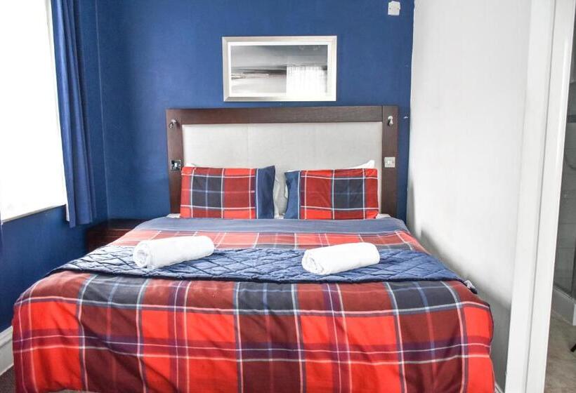 اتاق سوپریور خانوادگی, Gatwick Castle B&b