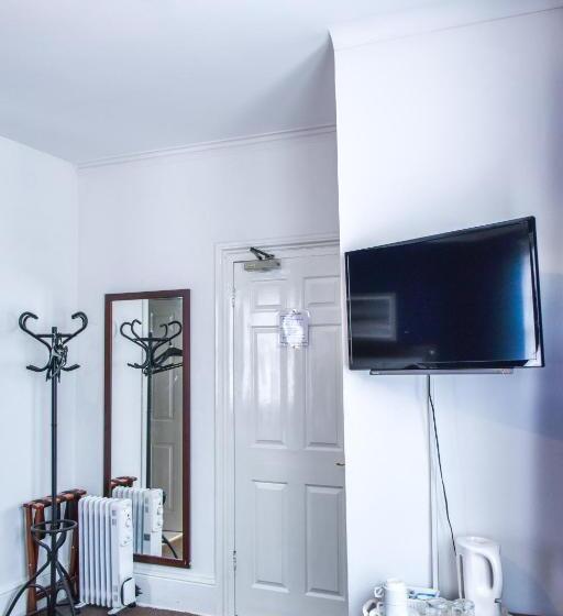اتاق سوپریور خانوادگی, Gatwick Castle B&b