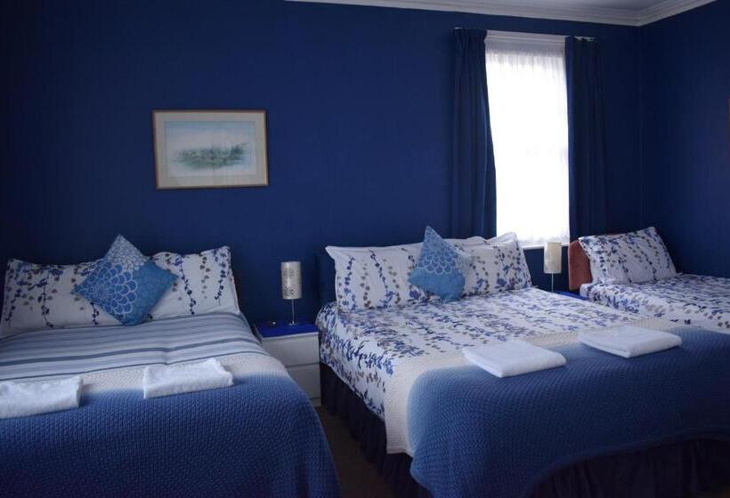 اتاق سوپریور خانوادگی, Gatwick Castle B&b