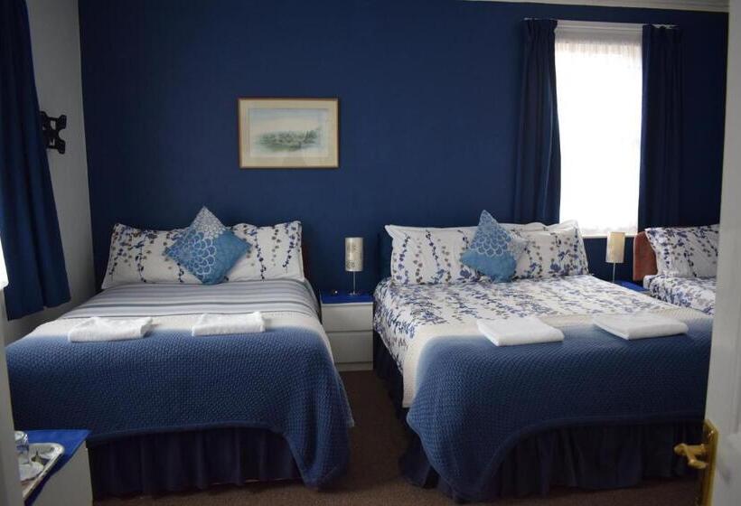 اتاق سوپریور خانوادگی, Gatwick Castle B&b