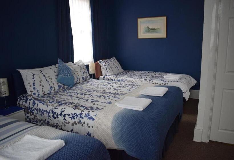 اتاق سوپریور خانوادگی, Gatwick Castle B&b