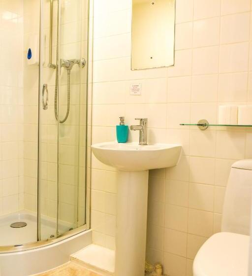 اتاق لوکس, Gatwick Castle B&b
