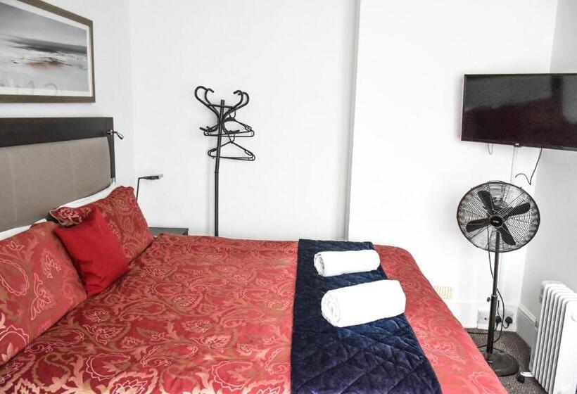 اتاق لوکس, Gatwick Castle B&b