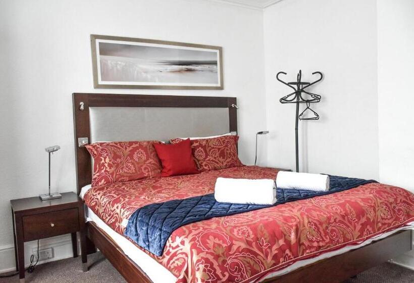 اتاق لوکس, Gatwick Castle B&b