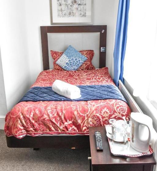 اتاق لوکس, Gatwick Castle B&b