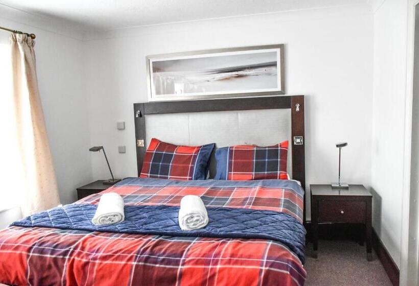 اتاق لوکس, Gatwick Castle B&b