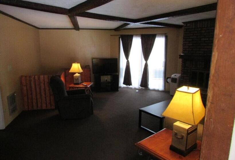 آپارتمان 2 خوابه, The Lake George Inn