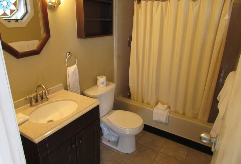 اتاق استاندارد با 2 تخت دوبل, The Lake George Inn