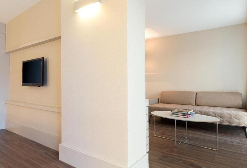 سوئیت جونیور با تخت بزرگ, Ac Hotel Istanbul Macka