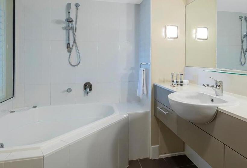 2 Bedroom Apartment Pool View, Oaks Hervey Bay Resort And Spa
