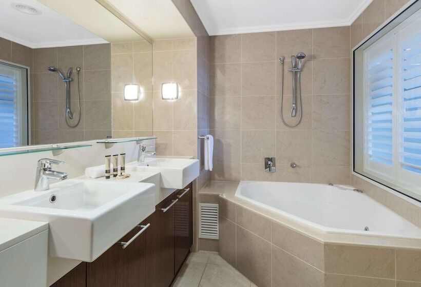 2 Bedroom Premium Apartment, Oaks Hervey Bay Resort And Spa