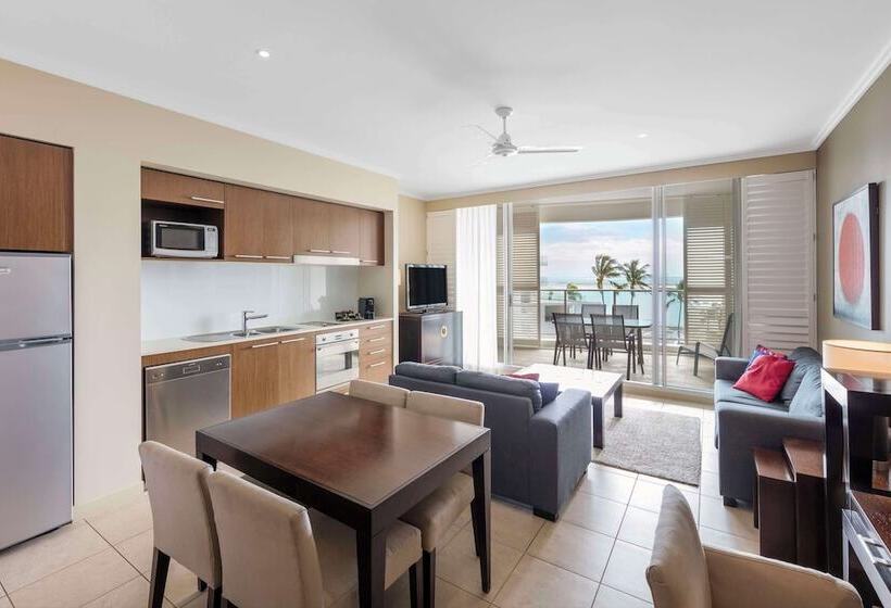 2 Bedroom Premium Apartment, Oaks Hervey Bay Resort And Spa