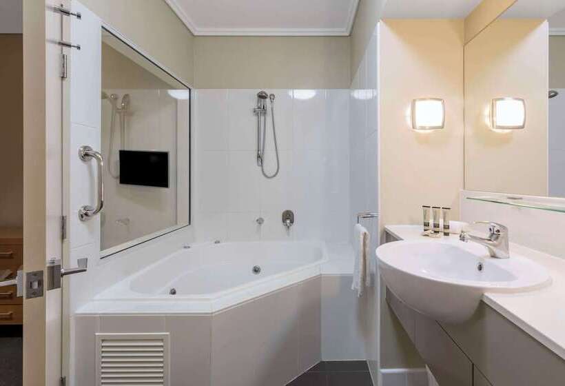 2 Bedroom Apartment Pool View, Oaks Hervey Bay Resort And Spa