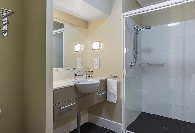 3 Bedroom Premium Apartment, Oaks Hervey Bay Resort And Spa