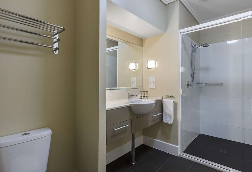 3 Bedroom Premium Apartment, Oaks Hervey Bay Resort And Spa