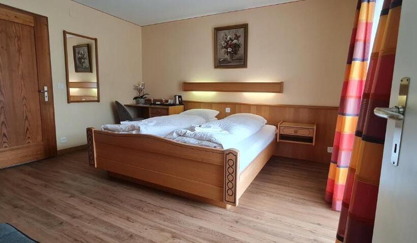 Standard Single Room, Falknerei Galina