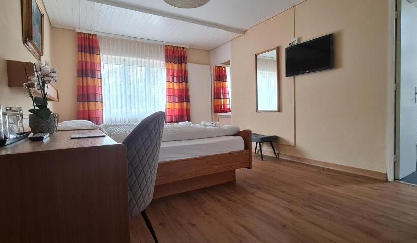 Standard Triple Room, Falknerei Galina